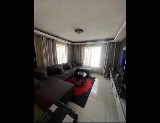 3 BEDROOM TOWNHOUSE FOR SALE IN CLAYVILLE